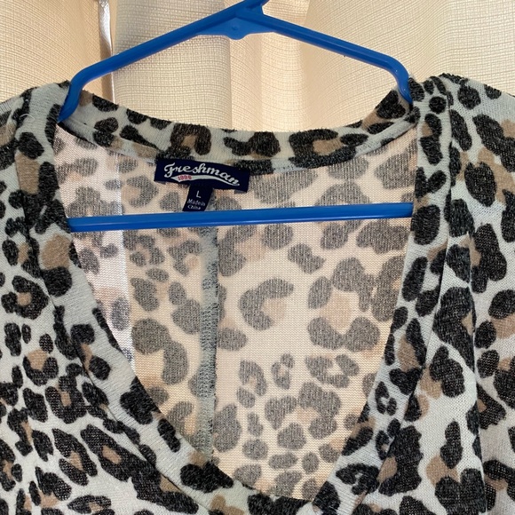 Cheetah print blouse - Picture 2 of 2